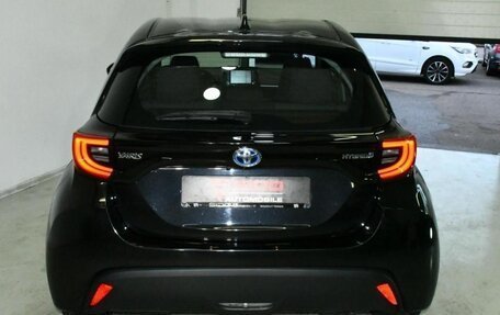 Toyota Yaris, 2021 год, 1 896 000 рублей, 10 фотография