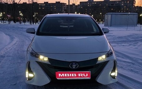 Toyota Prius IV XW50, 2017 год, 2 500 000 рублей, 1 фотография