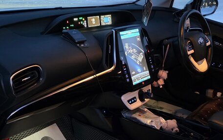 Toyota Prius IV XW50, 2017 год, 2 500 000 рублей, 12 фотография