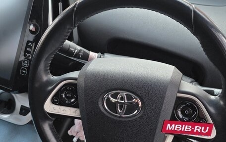 Toyota Prius IV XW50, 2017 год, 2 500 000 рублей, 8 фотография