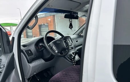 Hyundai Grand Starex Grand Starex I рестайлинг 2, 2016 год, 2 200 000 рублей, 6 фотография