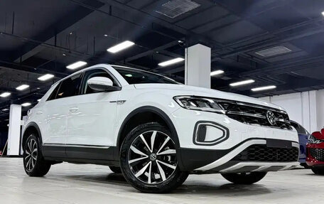 Volkswagen T-Roc I, 2023 год, 1 560 000 рублей, 3 фотография