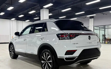 Volkswagen T-Roc I, 2023 год, 1 560 000 рублей, 6 фотография