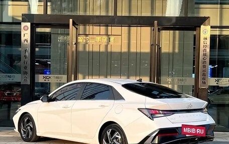 Hyundai Elantra, 2023 год, 1 690 000 рублей, 4 фотография