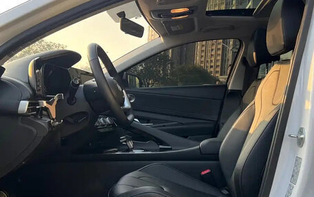 Hyundai Elantra, 2023 год, 1 690 000 рублей, 7 фотография