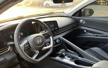 Hyundai Elantra, 2023 год, 1 690 000 рублей, 11 фотография