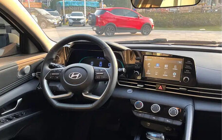 Hyundai Elantra, 2023 год, 1 690 000 рублей, 10 фотография