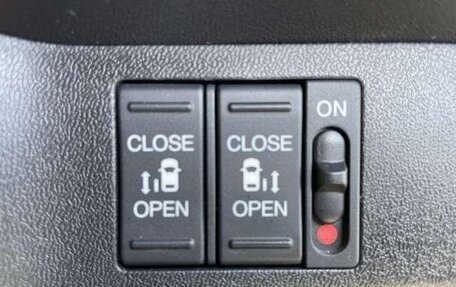 Honda Stepwgn IV, 2021 год, 1 950 000 рублей, 10 фотография