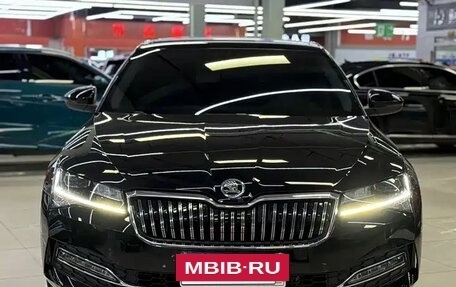 Skoda Superb III рестайлинг, 2024 год, 2 370 010 рублей, 2 фотография