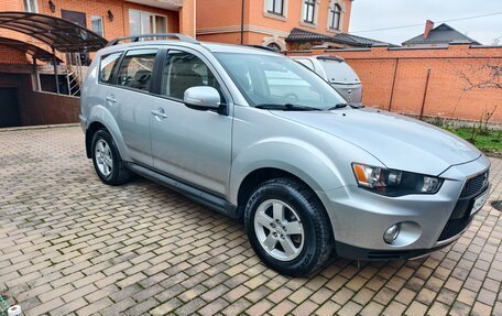 Mitsubishi Outlander III рестайлинг 3, 2011 год, 1 350 000 рублей, 2 фотография