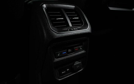 Volkswagen Tiguan II, 2018 год, 2 987 000 рублей, 13 фотография