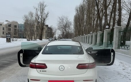 Mercedes-Benz E-Класс, 2017 год, 4 000 000 рублей, 3 фотография