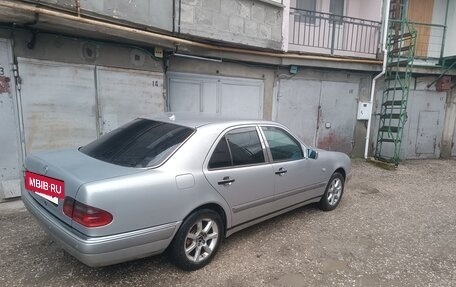 Mercedes-Benz E-Класс, 1997 год, 599 000 рублей, 4 фотография