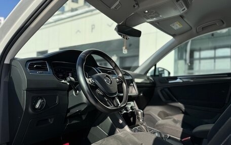 Volkswagen Tiguan II, 2019 год, 3 090 000 рублей, 16 фотография