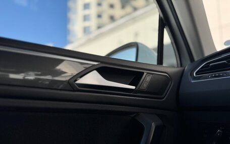 Volkswagen Tiguan II, 2019 год, 3 090 000 рублей, 29 фотография