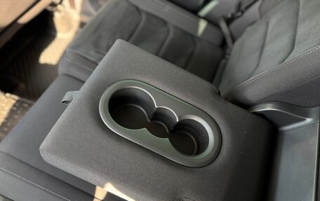 Volkswagen Tiguan II, 2019 год, 3 090 000 рублей, 26 фотография