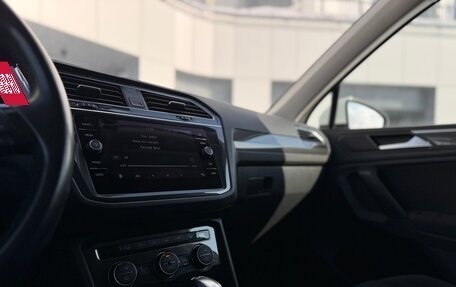 Volkswagen Tiguan II, 2019 год, 3 090 000 рублей, 33 фотография