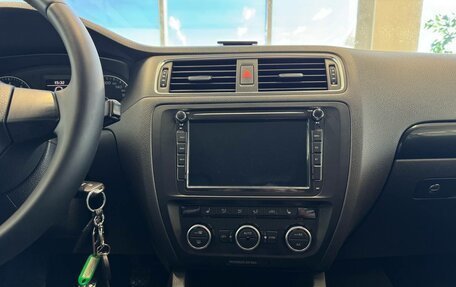 Volkswagen Jetta VI, 2013 год, 900 000 рублей, 12 фотография