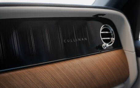 Rolls-Royce Cullinan, 2025 год, 68 000 000 рублей, 25 фотография