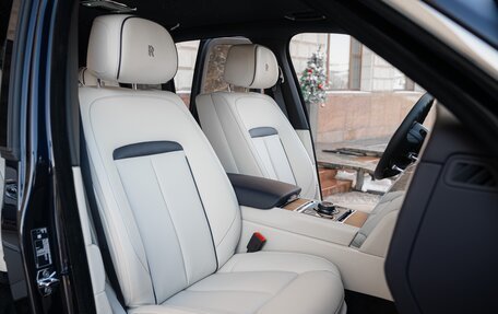 Rolls-Royce Cullinan, 2025 год, 68 000 000 рублей, 28 фотография