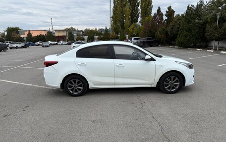 KIA Rio IV, 2017 год, 985 000 рублей, 2 фотография