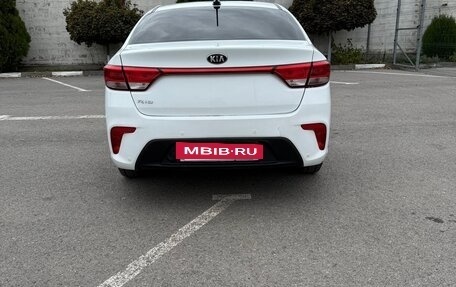 KIA Rio IV, 2017 год, 985 000 рублей, 4 фотография