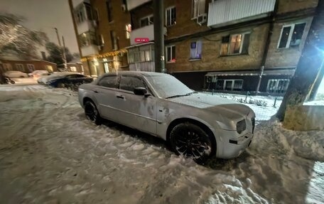 Chrysler 300C II, 2004 год, 1 100 000 рублей, 3 фотография