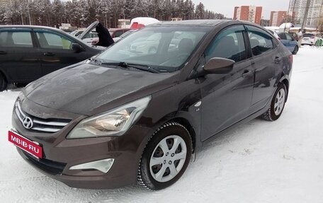 Hyundai Solaris II рестайлинг, 2015 год, 905 000 рублей, 2 фотография