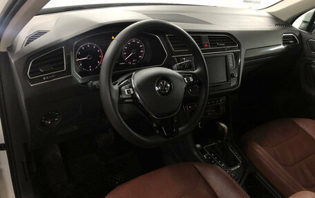 Volkswagen Tiguan II, 2017 год, 2 099 000 рублей, 10 фотография