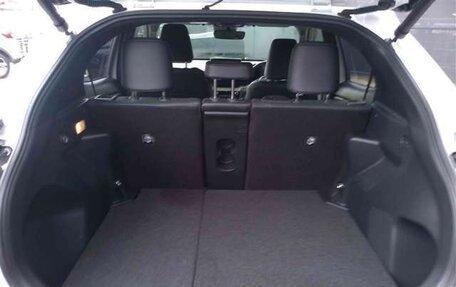 Toyota Yaris Cross, 2022 год, 1 440 000 рублей, 11 фотография