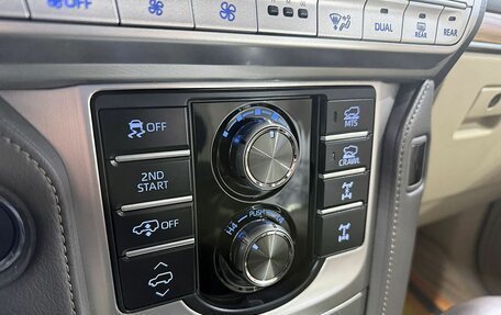 Toyota Land Cruiser Prado 150 рестайлинг 2, 2018 год, 4 599 000 рублей, 19 фотография