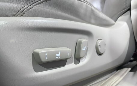 Toyota Land Cruiser Prado 150 рестайлинг 2, 2018 год, 4 599 000 рублей, 26 фотография