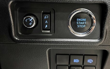 Toyota Land Cruiser Prado 150 рестайлинг 2, 2018 год, 4 190 000 рублей, 21 фотография