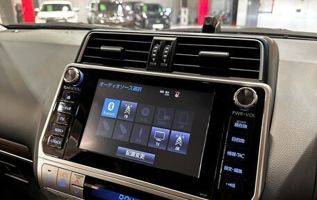 Toyota Land Cruiser Prado 150 рестайлинг 2, 2018 год, 4 190 000 рублей, 26 фотография