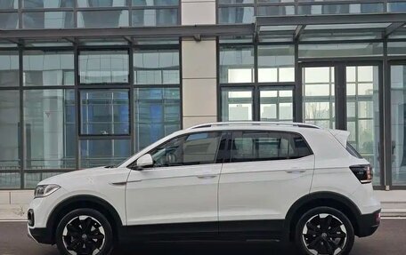 Volkswagen T-Cross I, 2022 год, 1 652 000 рублей, 7 фотография