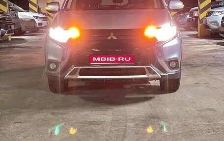 Mitsubishi Outlander III рестайлинг 3, 2021 год, 2 350 000 рублей, 1 фотография