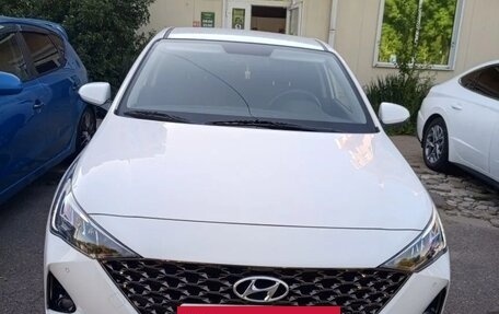 Hyundai Solaris II рестайлинг, 2021 год, 2 100 000 рублей, 4 фотография