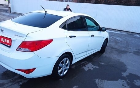 Hyundai Solaris II рестайлинг, 2015 год, 980 000 рублей, 3 фотография