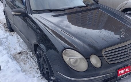 Mercedes-Benz E-Класс, 2002 год, 750 000 рублей, 1 фотография