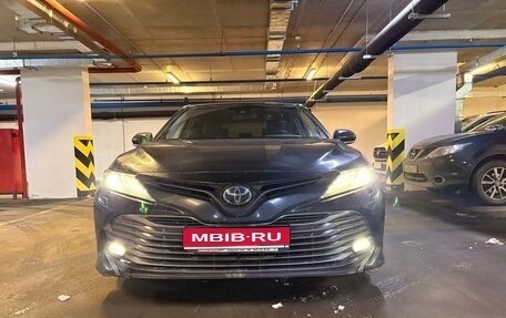 Toyota Camry, 2019 год, 2 390 000 рублей, 1 фотография