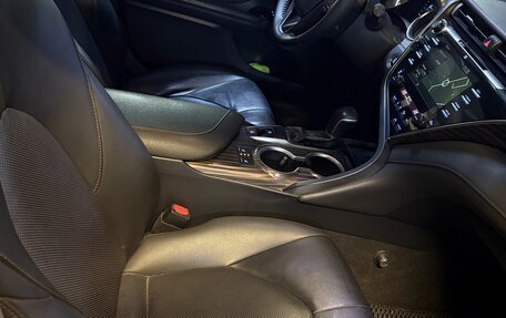 Toyota Camry, 2019 год, 2 390 000 рублей, 11 фотография