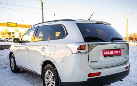 Mitsubishi Outlander III рестайлинг 3, 2013 год, 1 248 000 рублей, 9 фотография