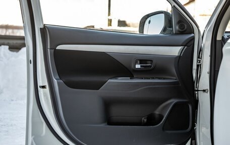 Mitsubishi Outlander III рестайлинг 3, 2013 год, 1 248 000 рублей, 13 фотография