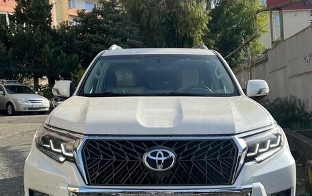 Toyota Land Cruiser Prado 150 рестайлинг 2, 2022 год, 7 500 000 рублей, 1 фотография