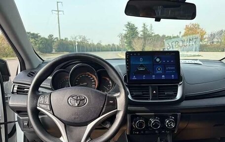 Toyota Yaris XP150 рестайлинг, 2022 год, 1 350 000 рублей, 10 фотография