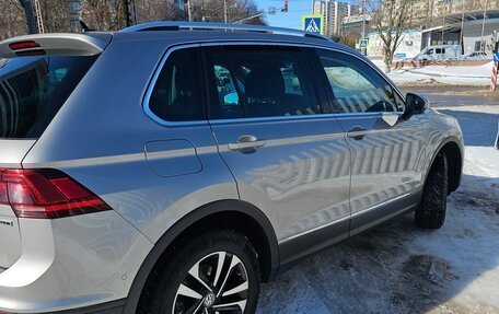 Volkswagen Tiguan II, 2019 год, 2 600 000 рублей, 2 фотография