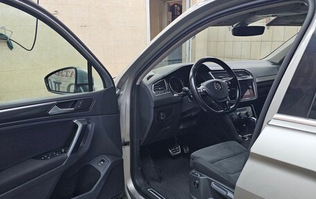 Volkswagen Tiguan II, 2019 год, 2 600 000 рублей, 13 фотография