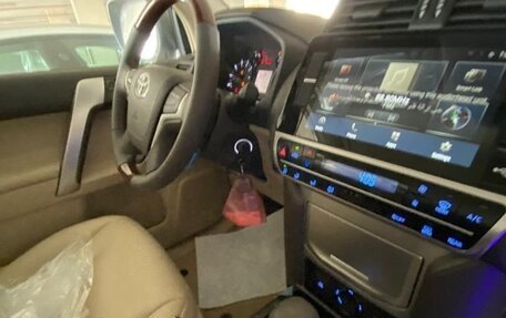 Toyota Land Cruiser Prado 150 рестайлинг 2, 2022 год, 7 500 000 рублей, 16 фотография