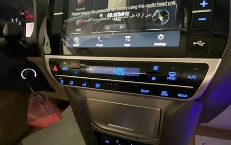 Toyota Land Cruiser Prado 150 рестайлинг 2, 2022 год, 7 500 000 рублей, 17 фотография