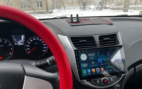 Hyundai Solaris II рестайлинг, 2011 год, 750 000 рублей, 4 фотография